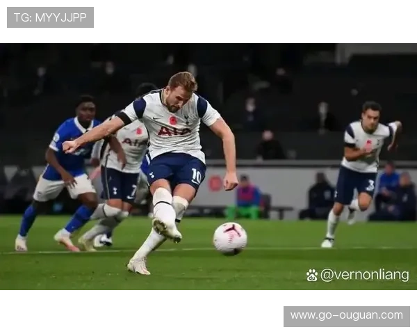 图卢兹vs朗斯榜首之战，客队高位逼抢战术考验主队防线